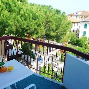 hotel-cristallo-varazze.hotelitalianriviera.com/